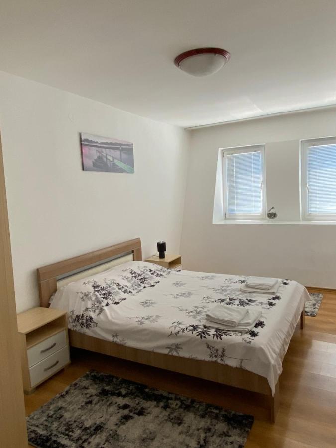 Apartman - Stan Na Dan Lenjinka Apartman Vranje Kültér fotó